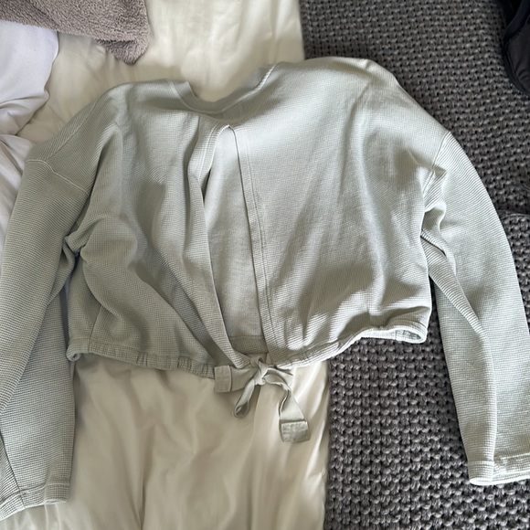 Fabletics Open Back Crop - Picture 2 of 3